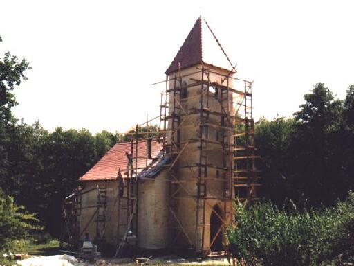 A Szenthromsg templom jelenleg is restaurls alatt