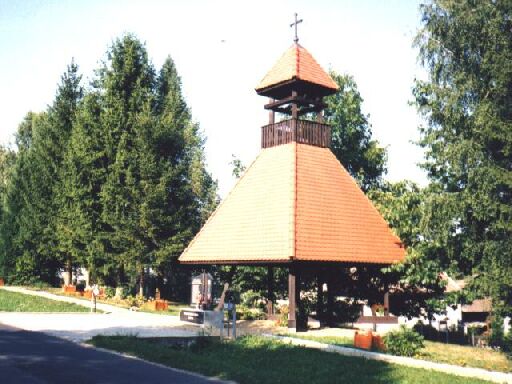 Az ezredfordul tiszteletre szpen rendbe hoztk a haranglbat s krnykt